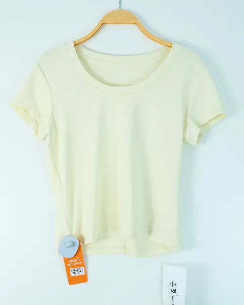 Áo phông nữ cổ tròn ôm cotton 3635 vàng H28.2026.1